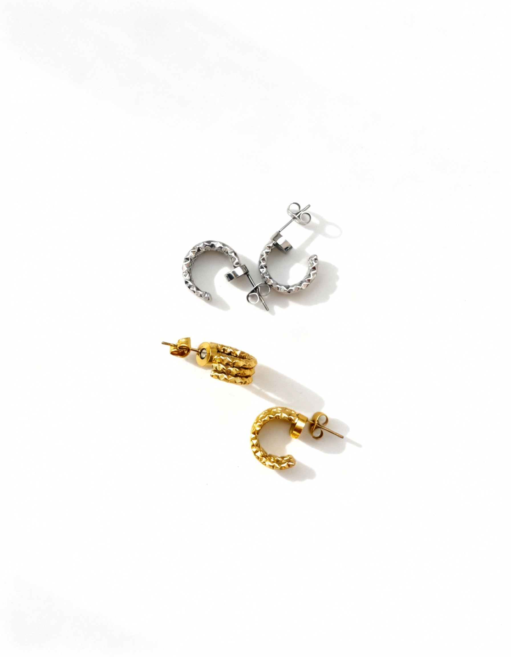 freepik__create-a-highfashion-jewelry-photo-showcasing-a-pa__71402.jpeg